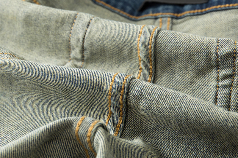 Jeans Azul Lavado con Roturas y Parches de Contraste