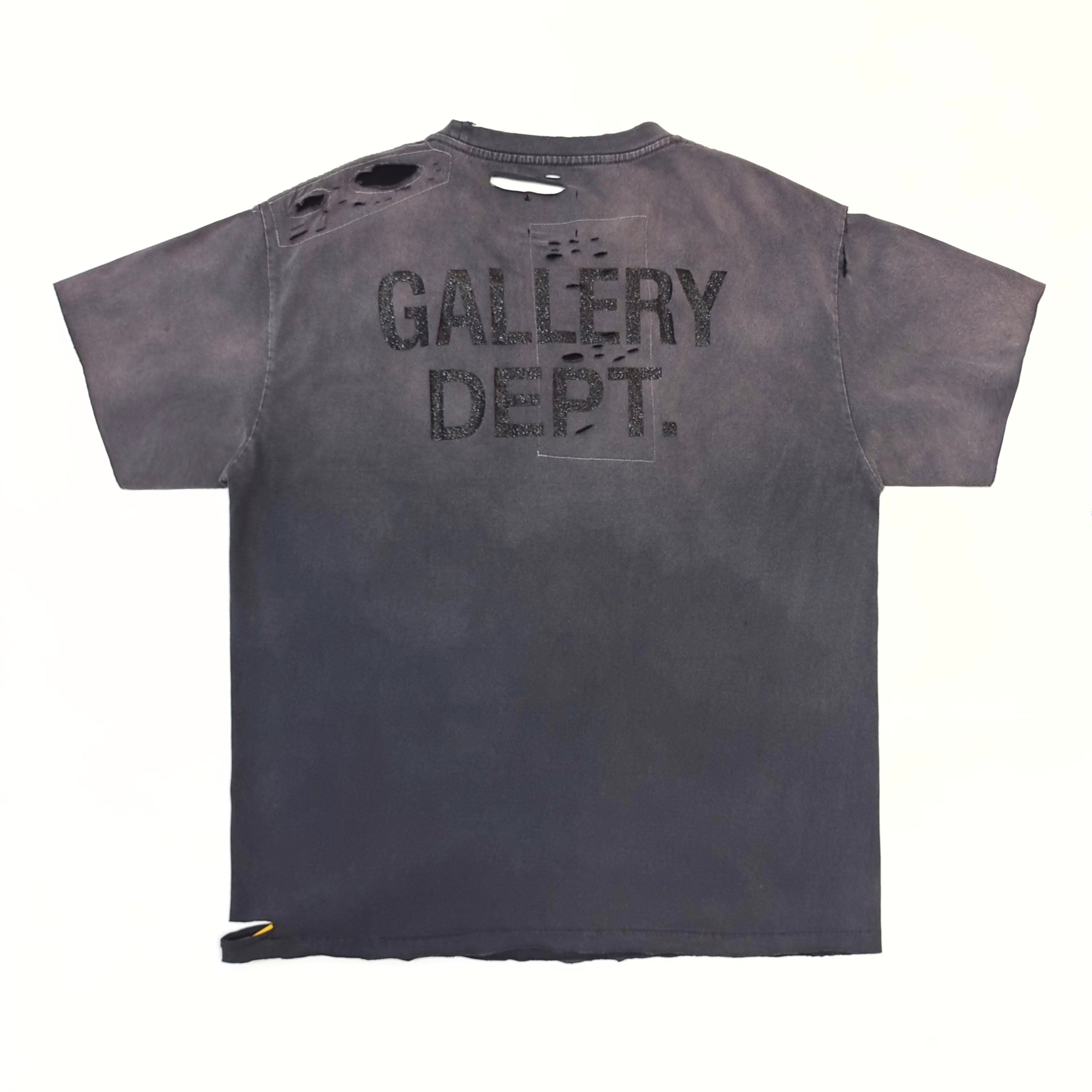Camiseta Gallery Dept. – Lavado Carbón con Detalles Desgastados