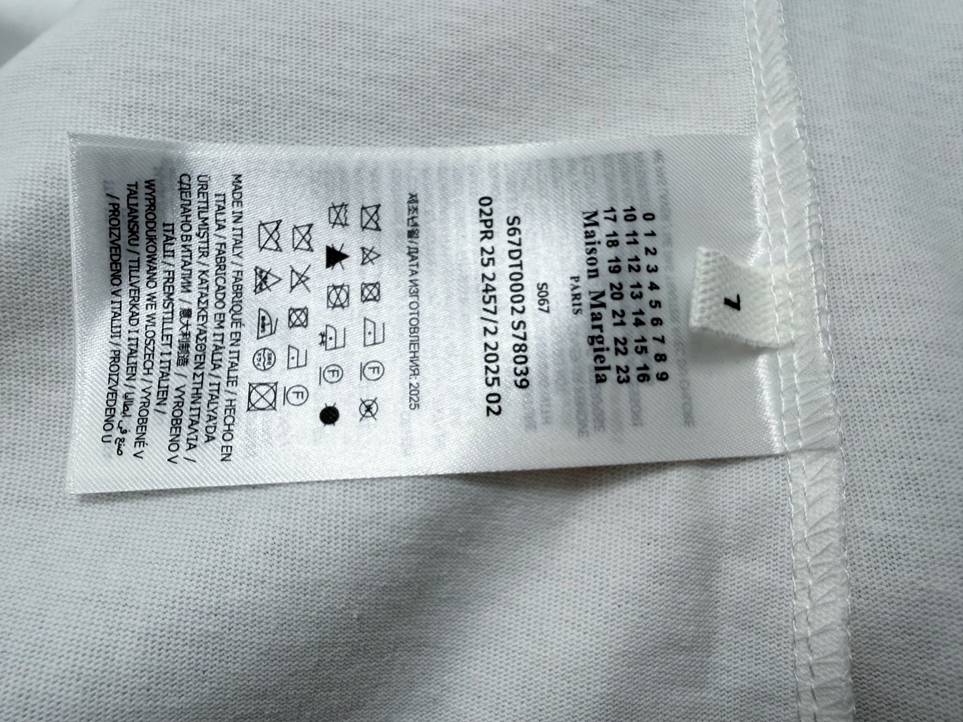 Camiseta MM6 Maison Margiela Bordada – Black